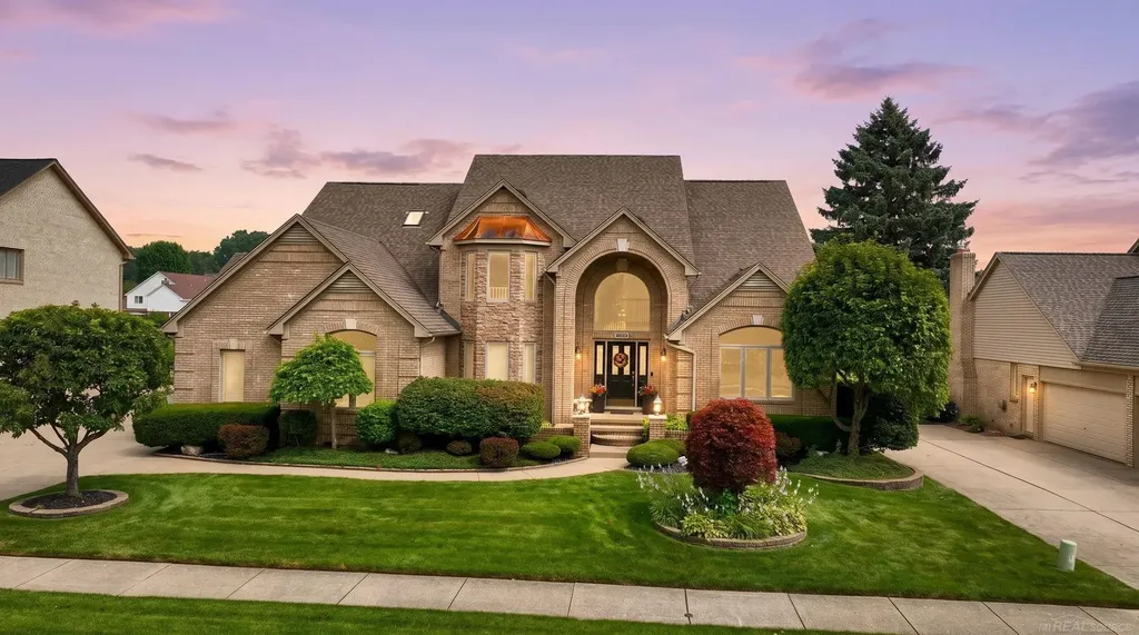 8893 Chestnut Run Drive Shelby Charter Township MI 48317