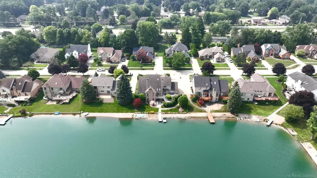 8893 Chestnut Run Drive Shelby Charter Township MI 48317