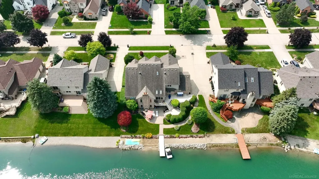 8893 Chestnut Run Drive Shelby Charter Township MI 48317