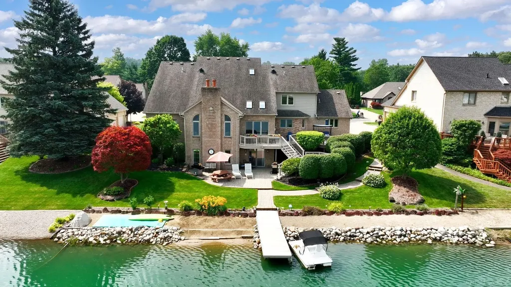 8893 Chestnut Run Drive Shelby Charter Township MI 48317