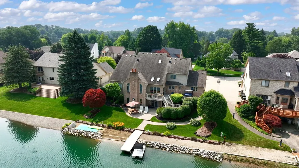 8893 Chestnut Run Drive Shelby Charter Township MI 48317