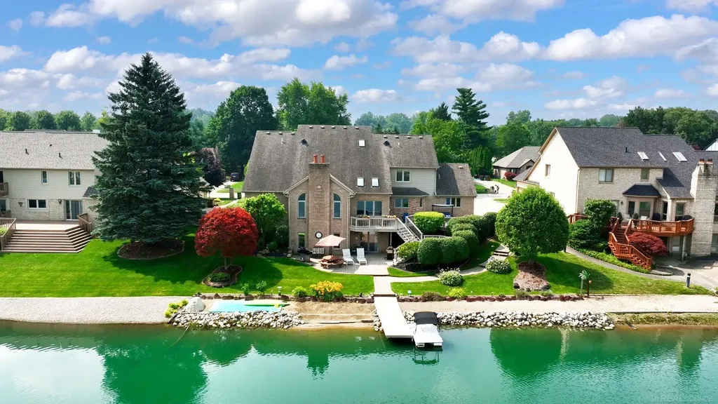 8893 Chestnut Run Drive Shelby Charter Township MI 48317