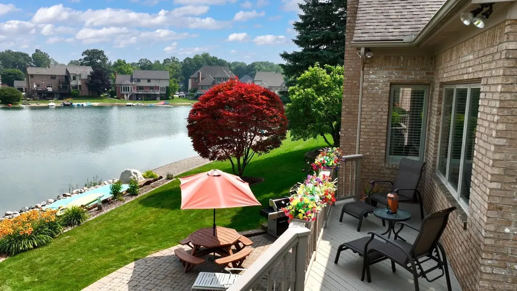8893 Chestnut Run Drive Shelby Charter Township MI 48317