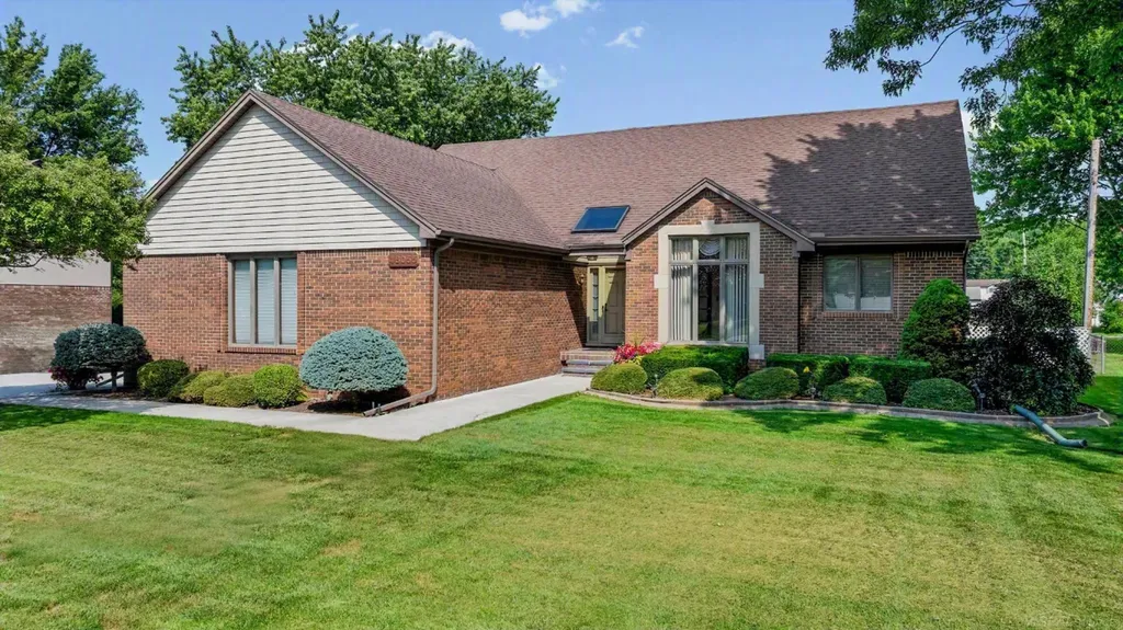 48055 Mallard Drive Chesterfield Township MI 48047