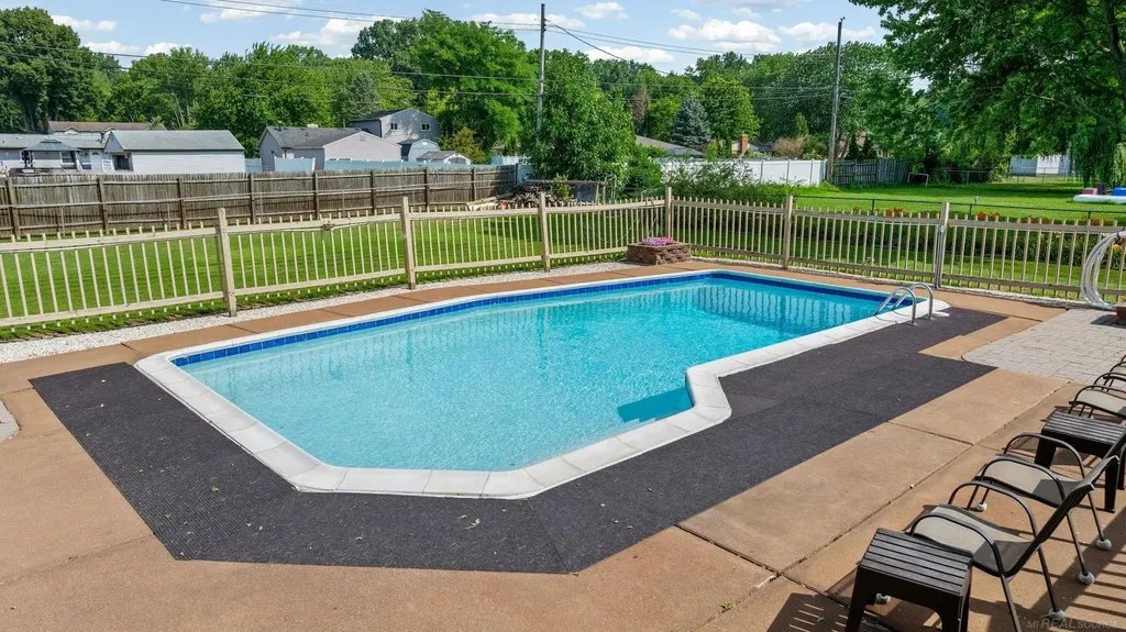 48055 Mallard Drive Chesterfield Township MI 48047