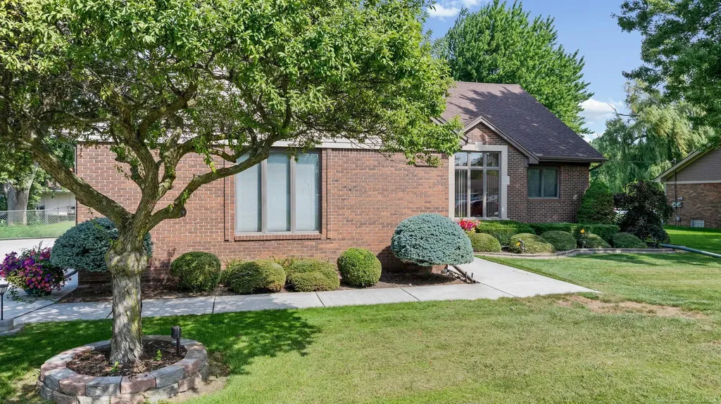 48055 Mallard Drive Chesterfield Township MI 48047
