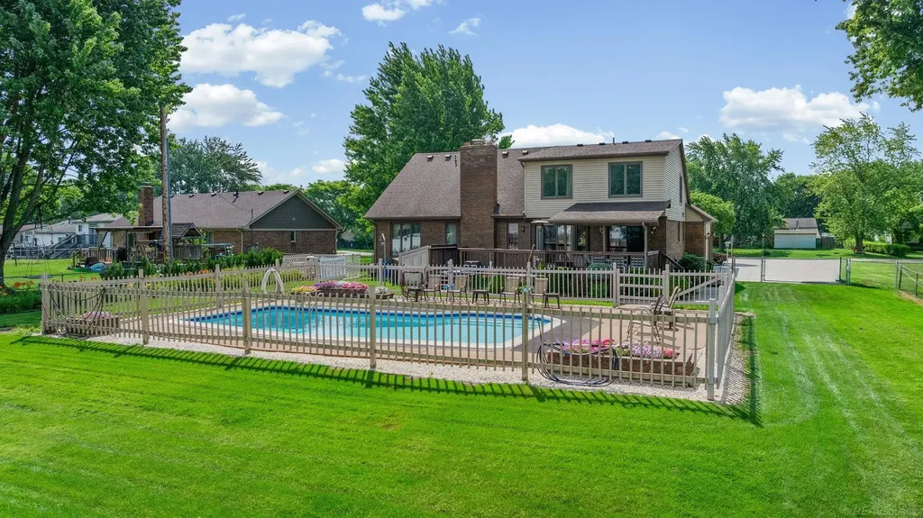 48055 Mallard Drive Chesterfield Township MI 48047