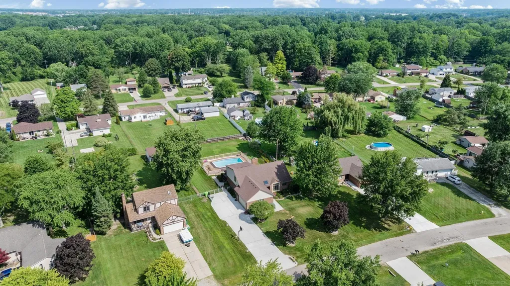 48055 Mallard Drive Chesterfield Township MI 48047