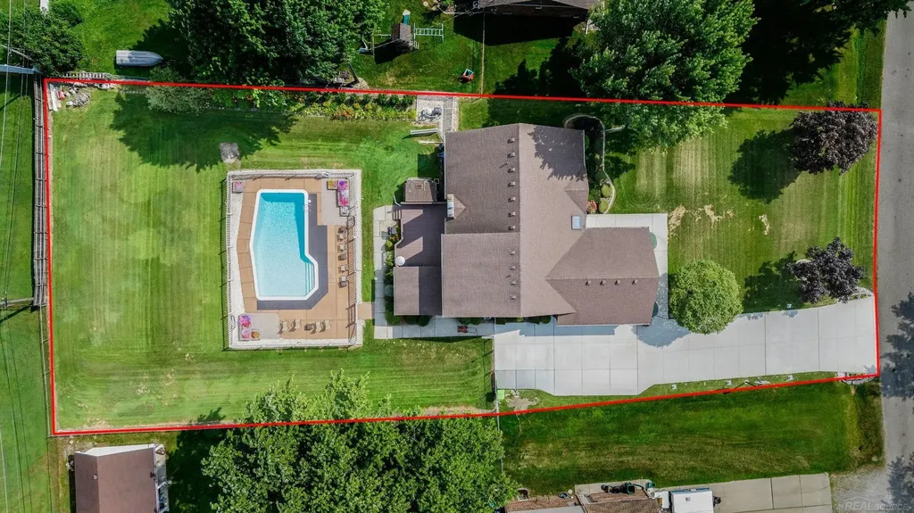 48055 Mallard Drive Chesterfield Township MI 48047