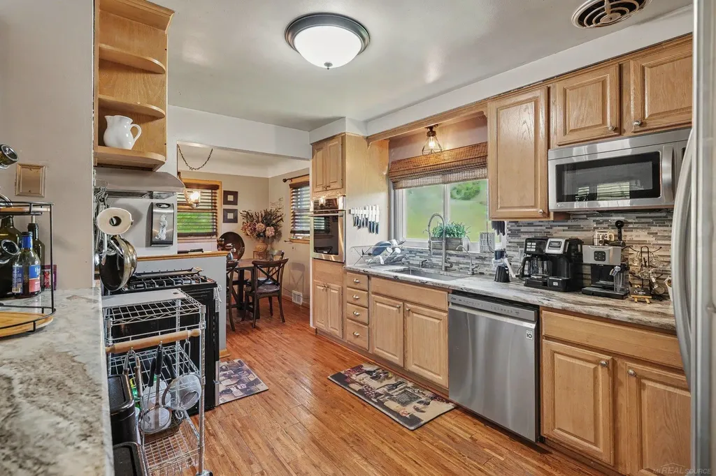 392 Cambridge Drive Mt. Clemens City MI 48043