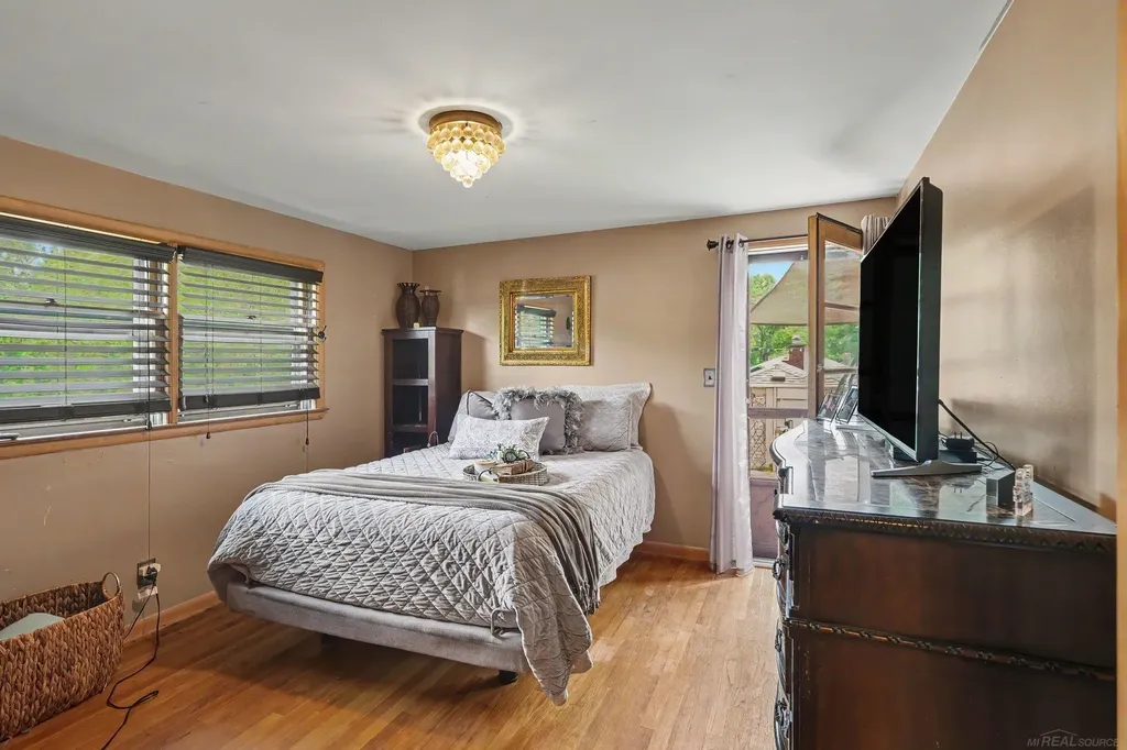 392 Cambridge Drive Mt. Clemens City MI 48043