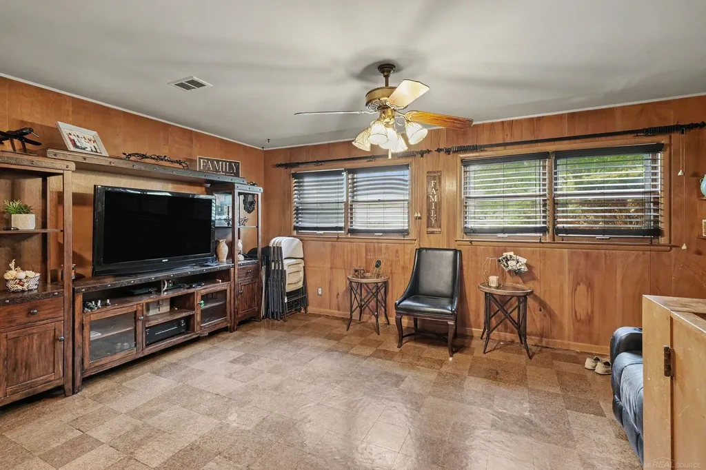 392 Cambridge Drive Mt. Clemens City MI 48043