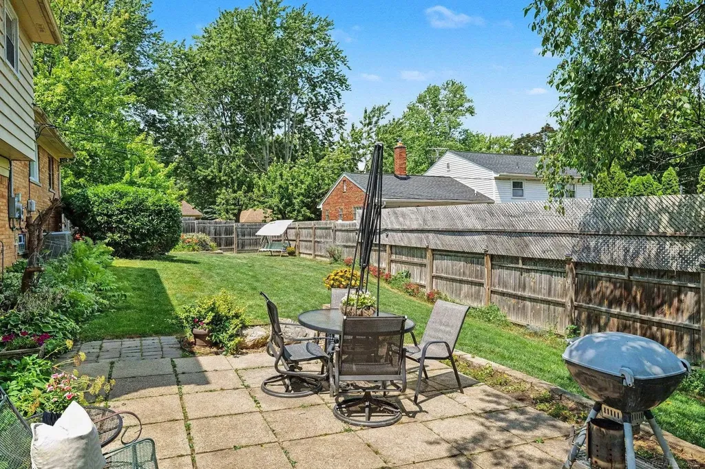 392 Cambridge Drive Mt. Clemens City MI 48043
