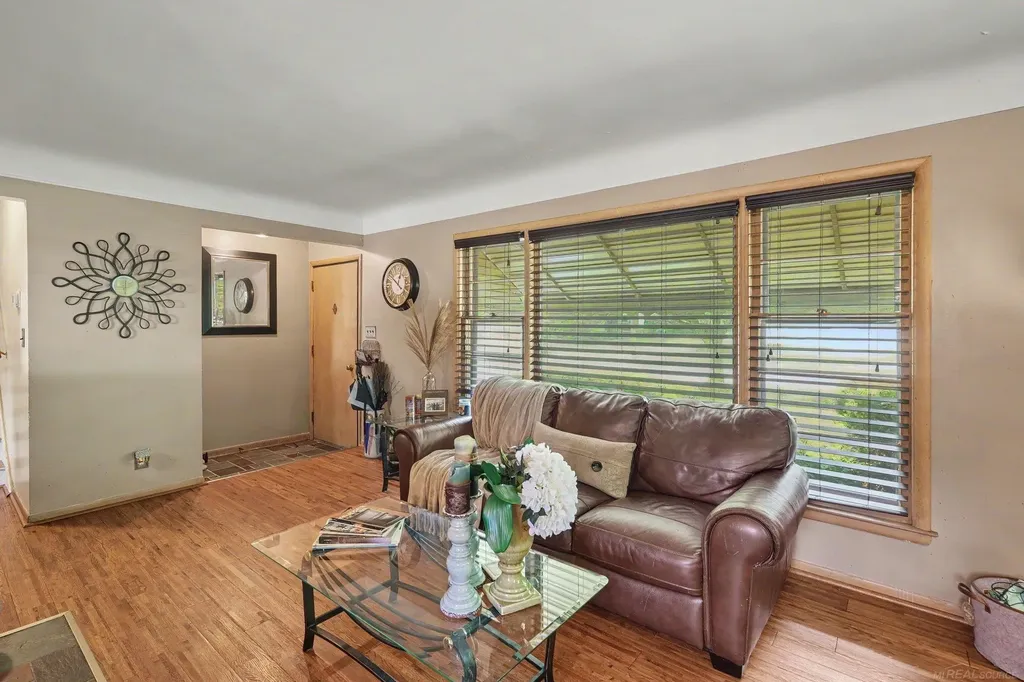 392 Cambridge Drive Mt. Clemens City MI 48043