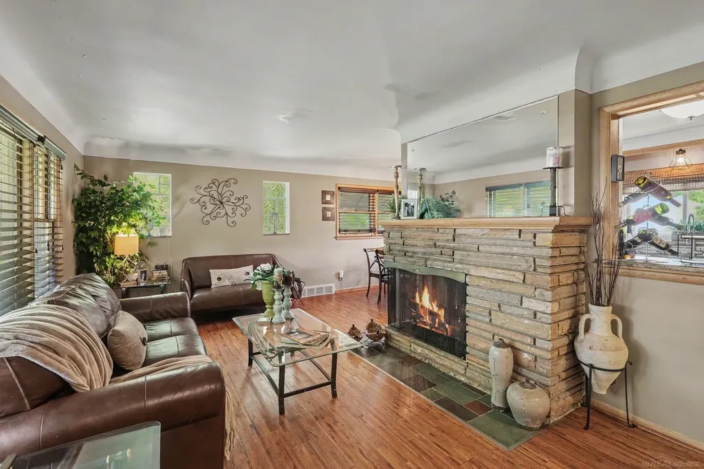 392 Cambridge Drive Mt. Clemens City MI 48043