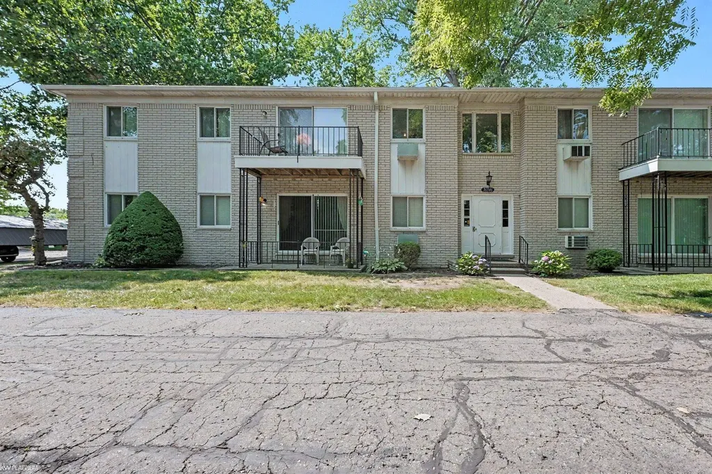36546 Union Lake Road Harrison Charter Township MI 48045