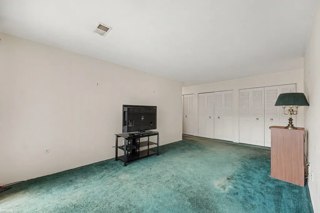 36546 Union Lake Road Harrison Charter Township MI 48045