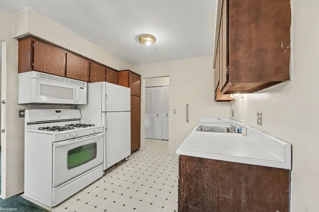 36546 Union Lake Road Harrison Charter Township MI 48045