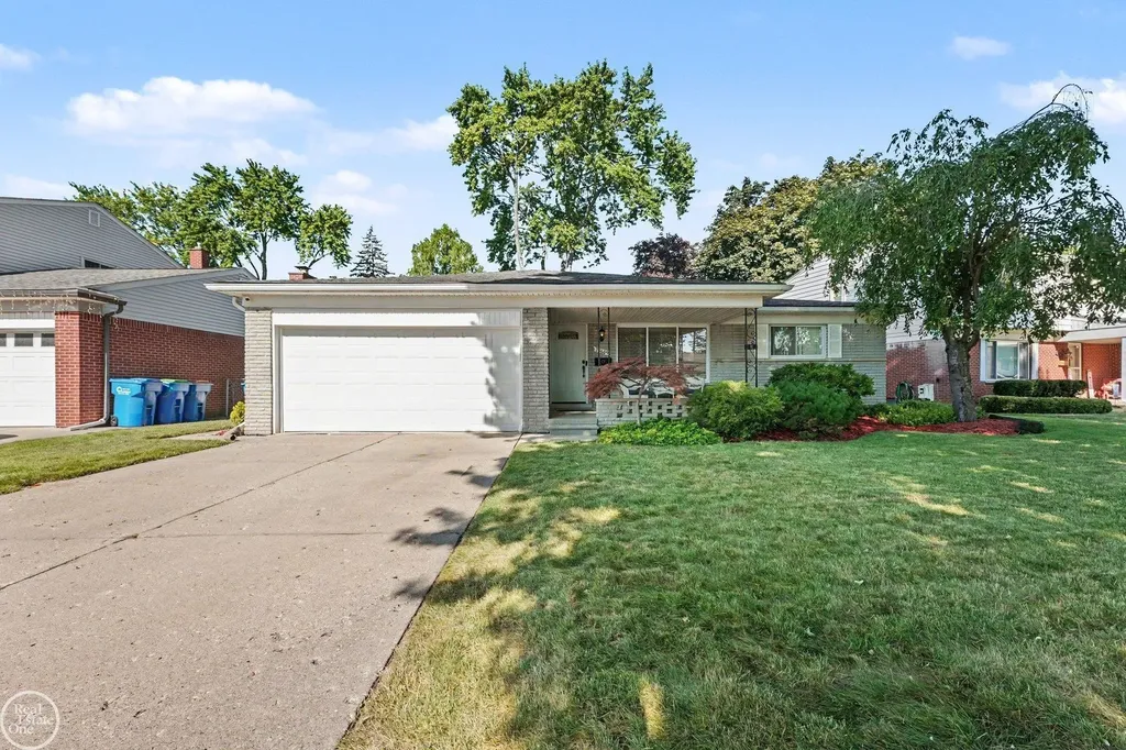 29609 Tropea Drive Warren City MI 48092