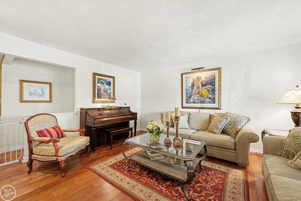 29609 Tropea Drive Warren City MI 48092