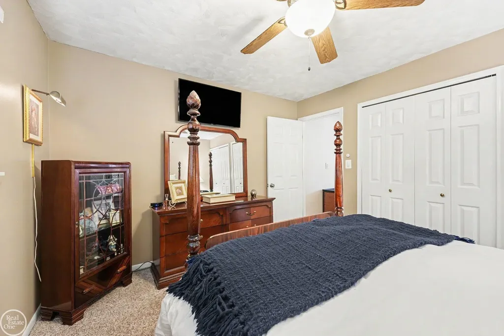 29609 Tropea Drive Warren City MI 48092
