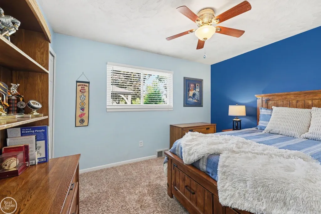 29609 Tropea Drive Warren City MI 48092