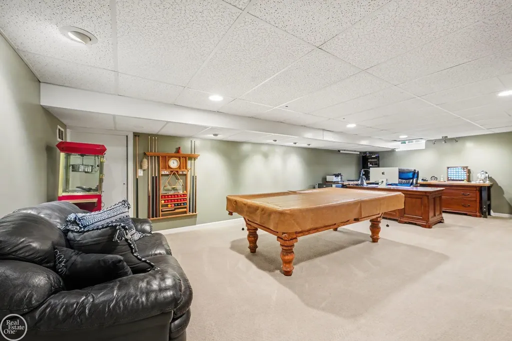 29609 Tropea Drive Warren City MI 48092
