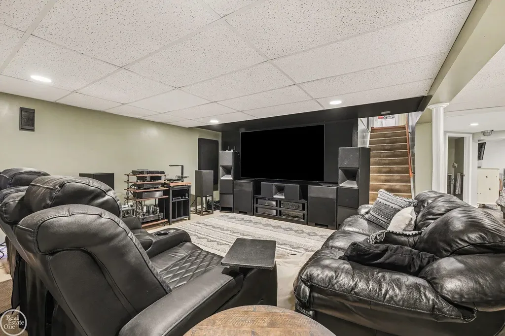 29609 Tropea Drive Warren City MI 48092