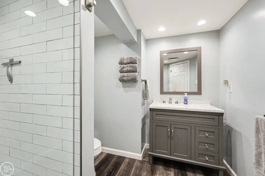 29609 Tropea Drive Warren City MI 48092