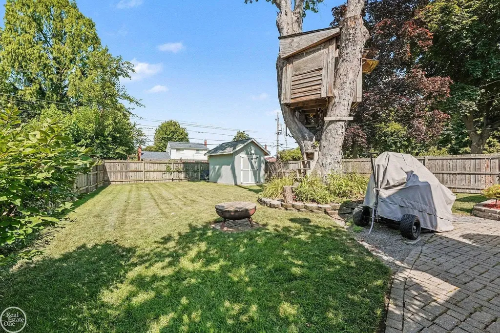 29609 Tropea Drive Warren City MI 48092