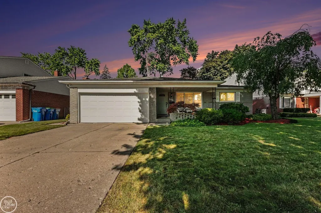 29609 Tropea Drive Warren City MI 48092