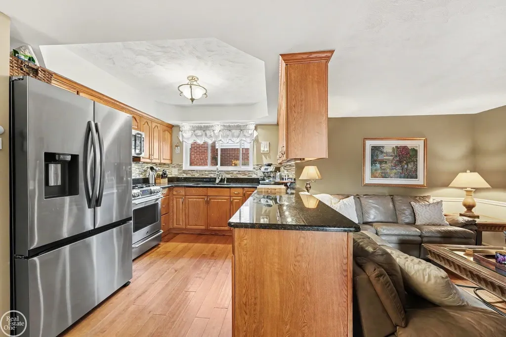 29609 Tropea Drive Warren City MI 48092