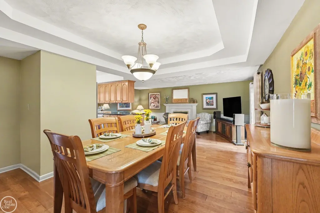 29609 Tropea Drive Warren City MI 48092