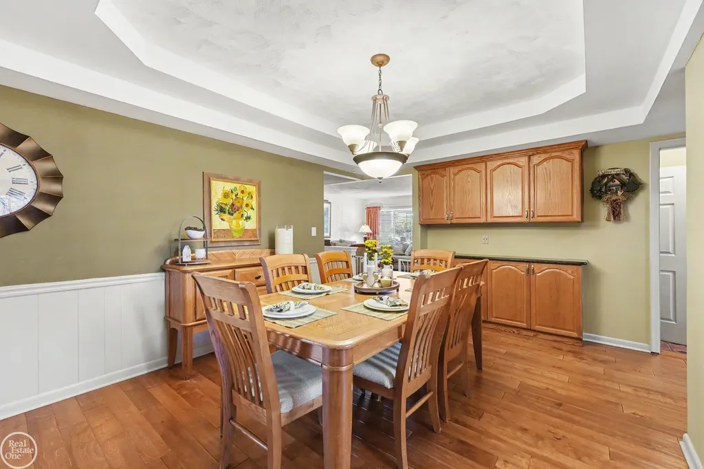 29609 Tropea Drive Warren City MI 48092