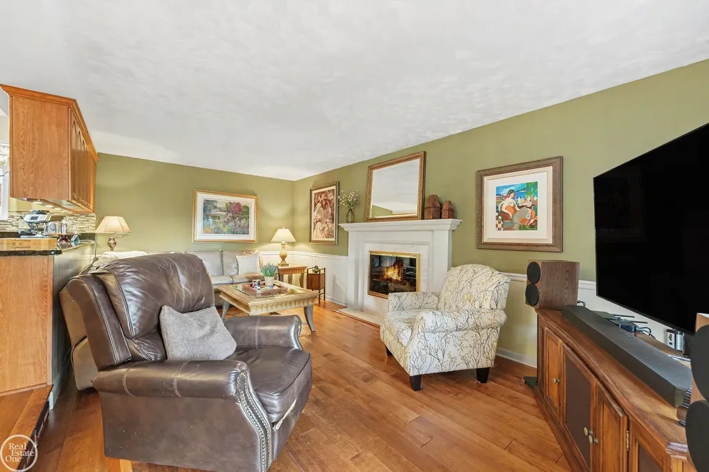 29609 Tropea Drive Warren City MI 48092