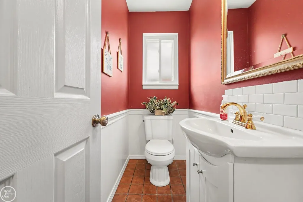 29609 Tropea Drive Warren City MI 48092