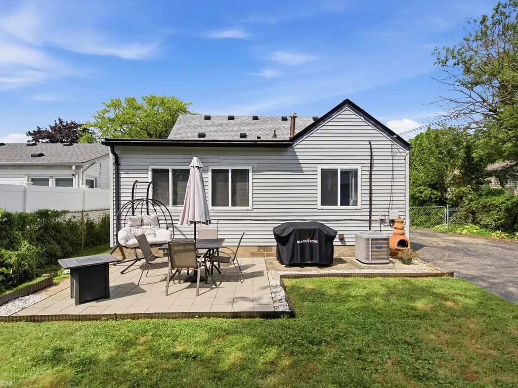 21626 Bon Heur Street St. Clair Shores City MI 48081