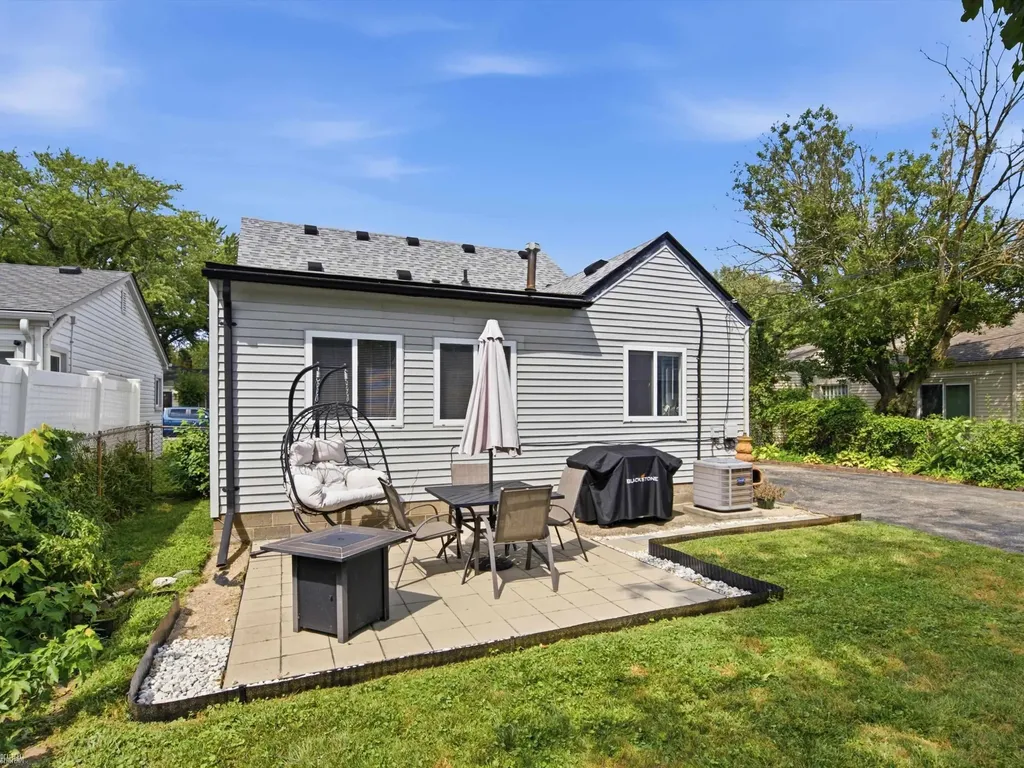 21626 Bon Heur Street St. Clair Shores City MI 48081