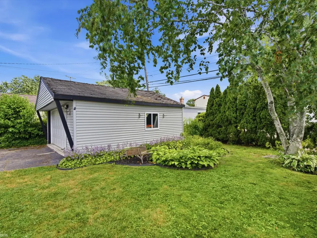 21626 Bon Heur Street St. Clair Shores City MI 48081