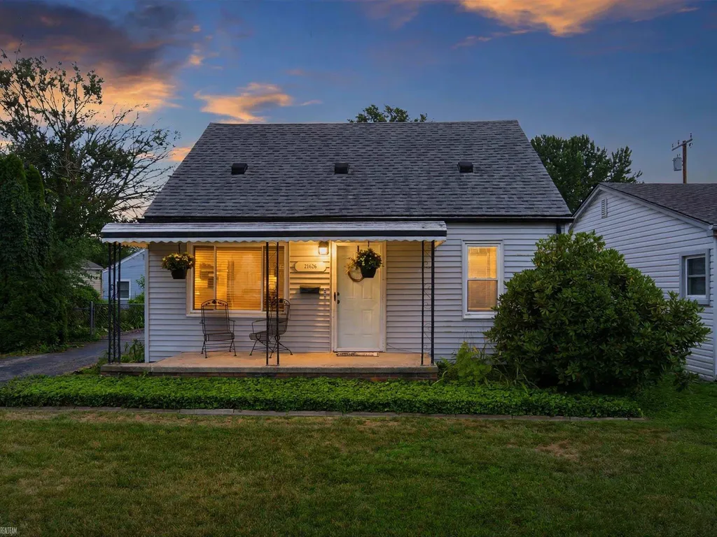 21626 Bon Heur Street St. Clair Shores City MI 48081
