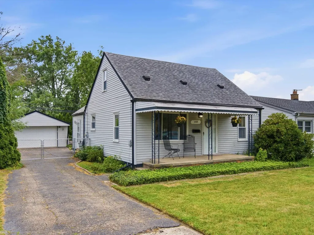 21626 Bon Heur Street St. Clair Shores City MI 48081
