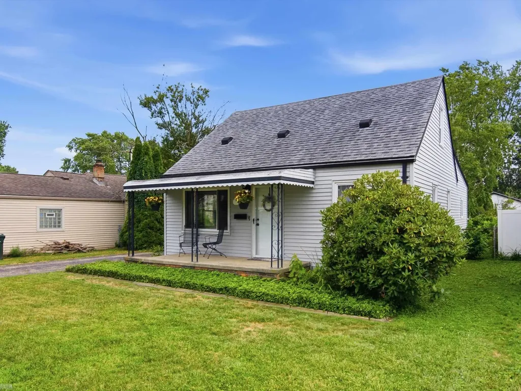21626 Bon Heur Street St. Clair Shores City MI 48081