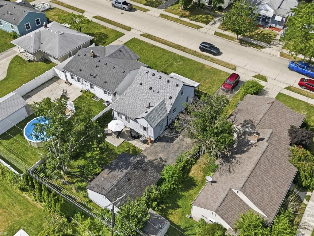 21626 Bon Heur Street St. Clair Shores City MI 48081
