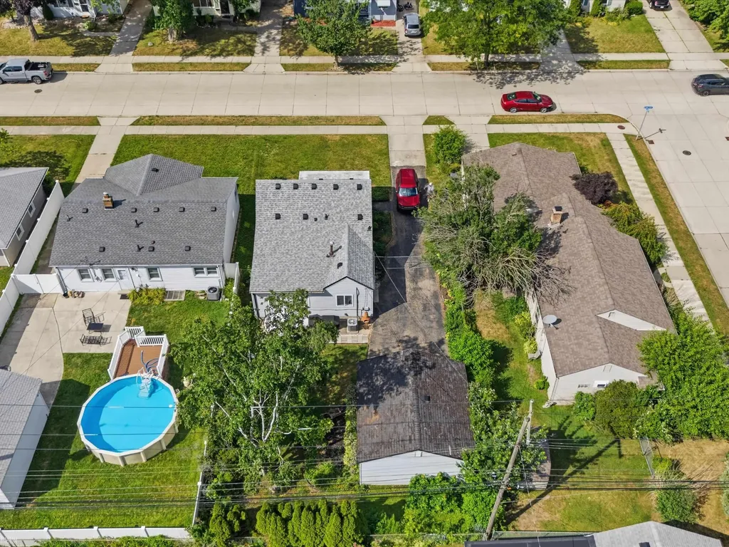 21626 Bon Heur Street St. Clair Shores City MI 48081