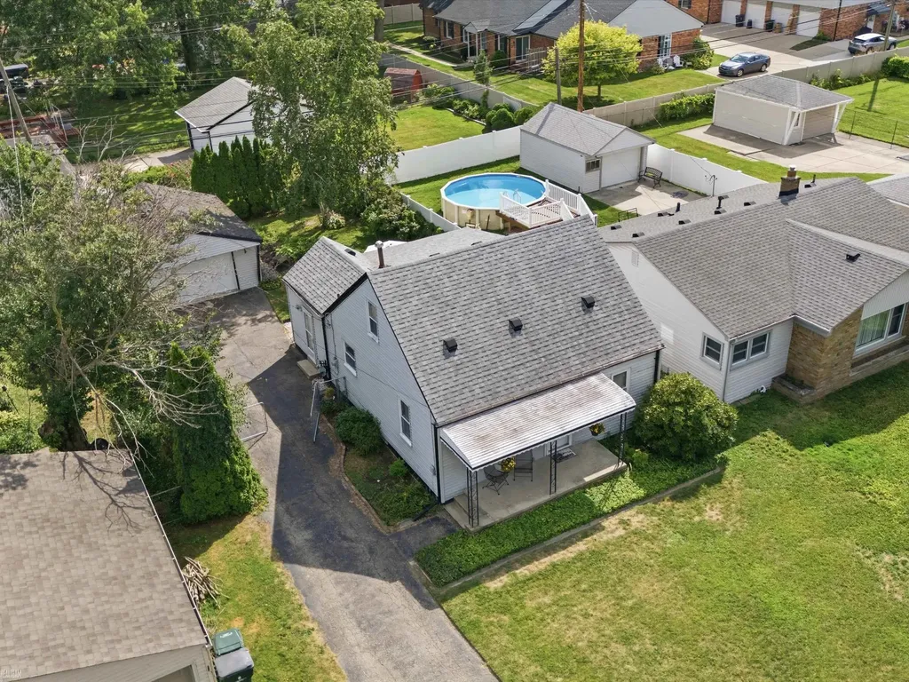 21626 Bon Heur Street St. Clair Shores City MI 48081