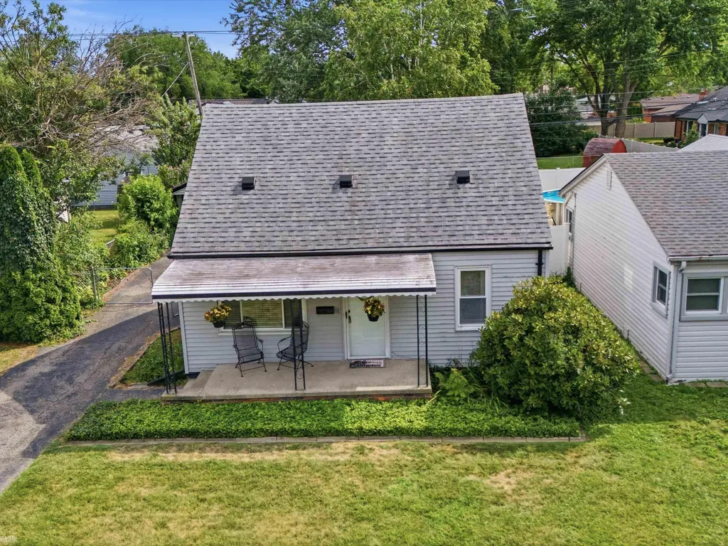 21626 Bon Heur Street St. Clair Shores City MI 48081