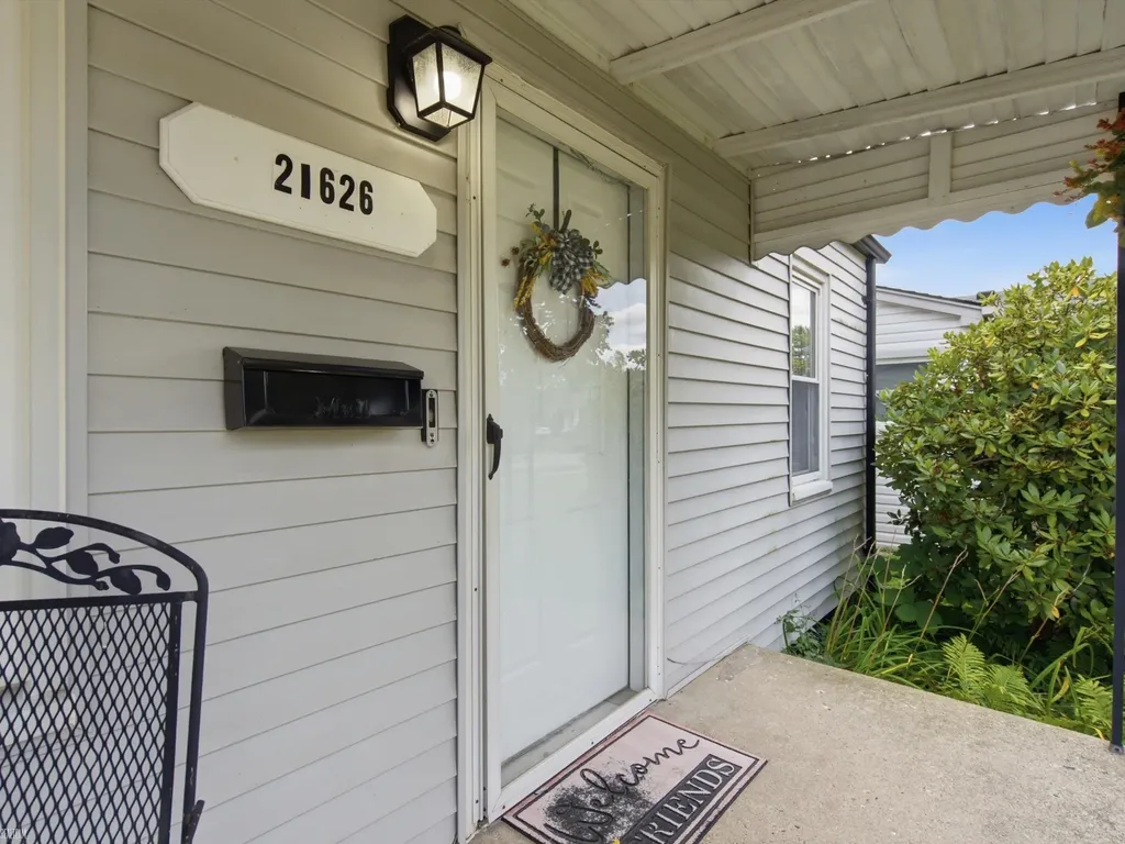 21626 Bon Heur Street St. Clair Shores City MI 48081