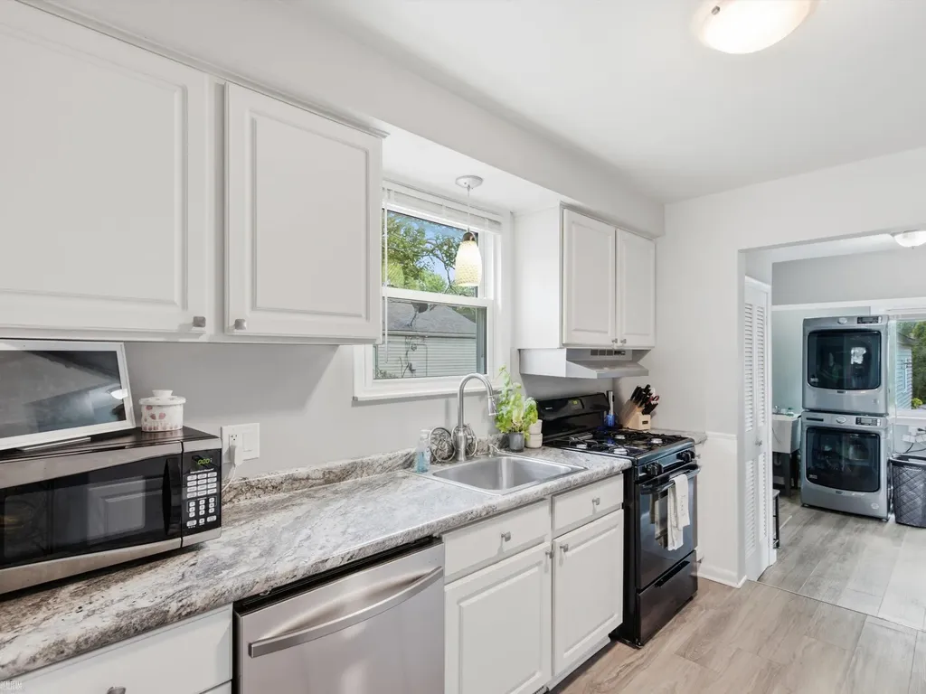 21626 Bon Heur Street St. Clair Shores City MI 48081