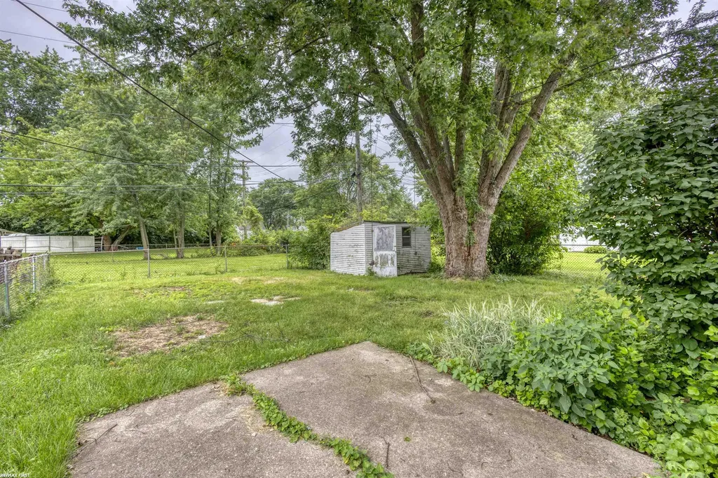 14846 Stephens Dr Drive Eastpointe City MI 48021