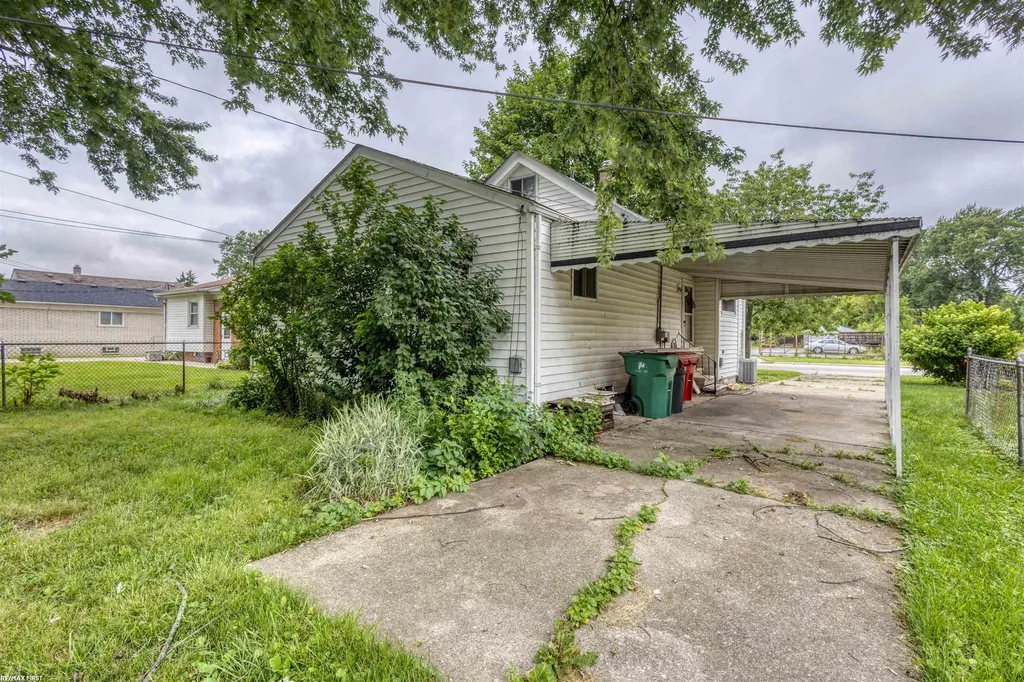 14846 Stephens Dr Drive Eastpointe City MI 48021